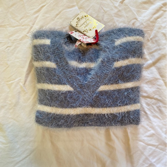 Pink Rose V-Neck Blue sweater ( M ) (With tags) - Picture 2 of 4